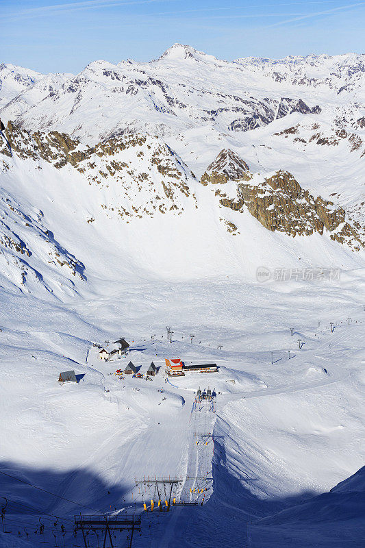 滑雪胜地滑雪胜地阿尔卑斯山美丽的冬天