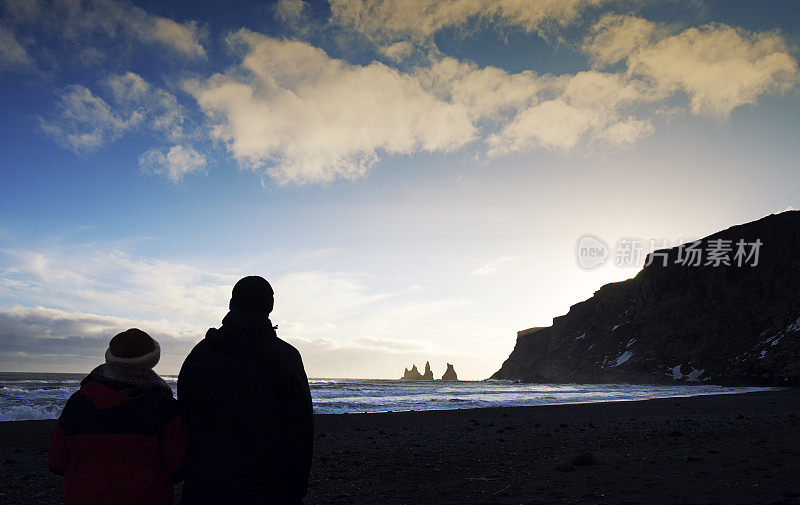 冰岛维克的雷尼斯德拉加玄武岩海堆