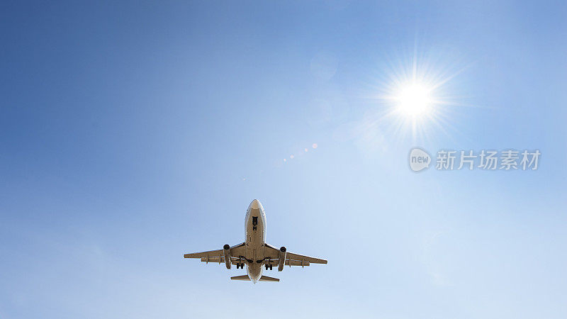 一架客机在加拿大努勒维特伊卡卢伊特降落。