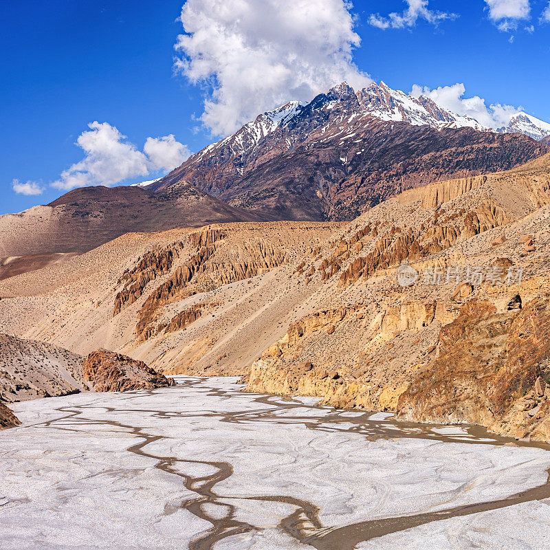 攀爬峡谷，尼泊尔喜玛拉雅山