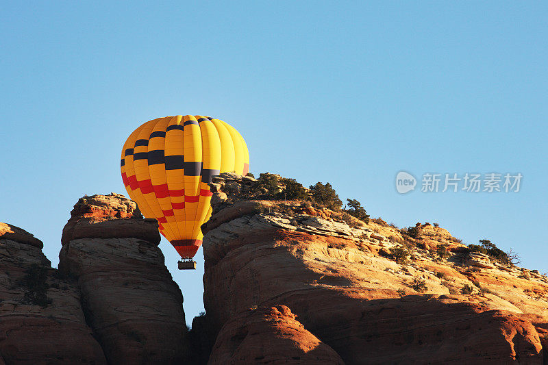 热气球峭壁飞行