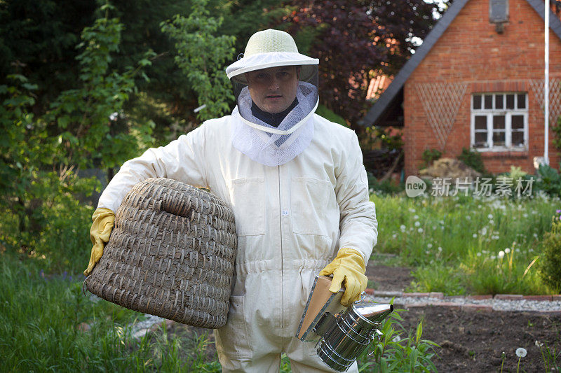 园丁的现代爱好:养蜂人和蜂箱