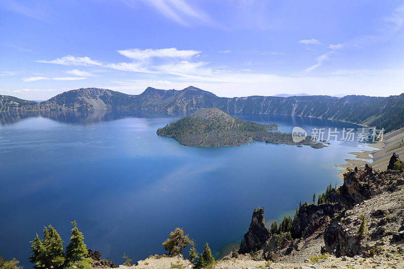 巫师岛和火山口湖