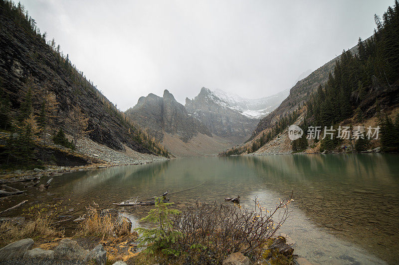 加拿大的山湖景观