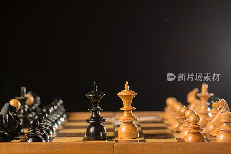 棋盘上的白棋和黑棋