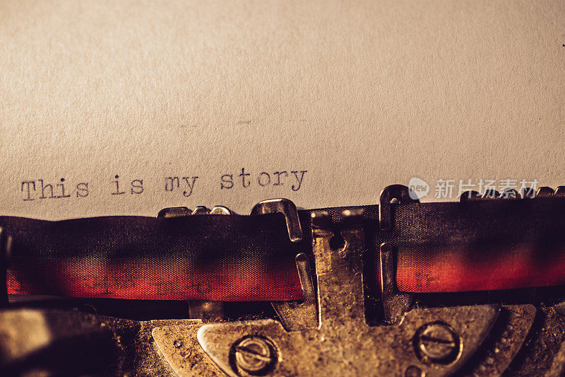 “这是我的故事”用一台旧打字机打出