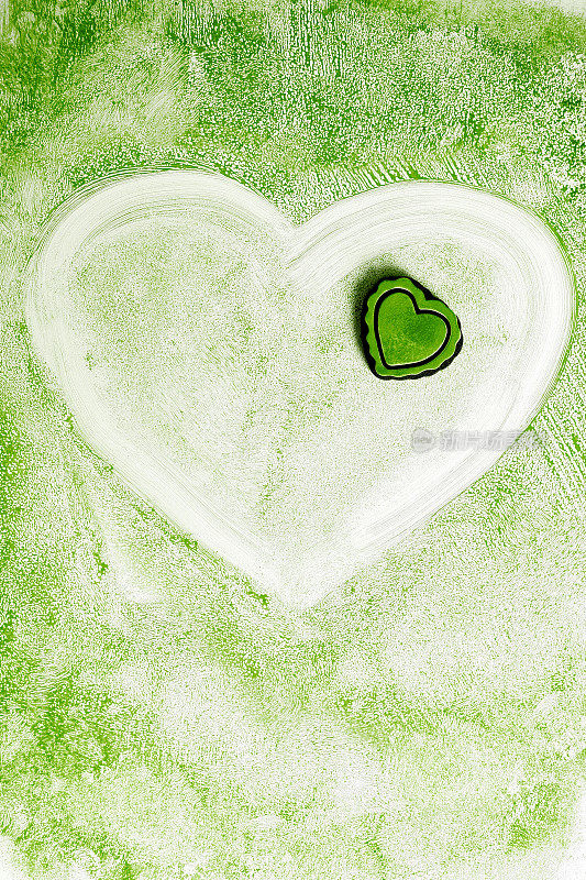 绿色背景上的两颗心