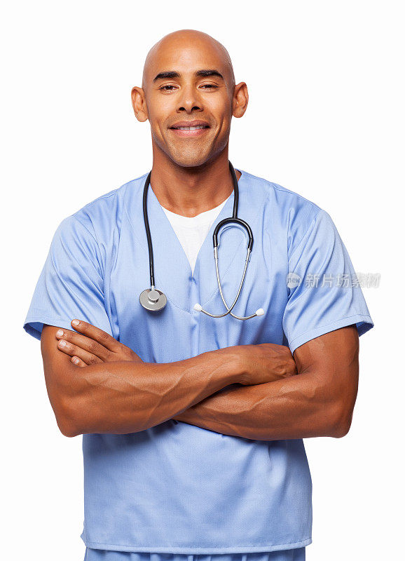男性外科医生双臂交叉站立-孤立