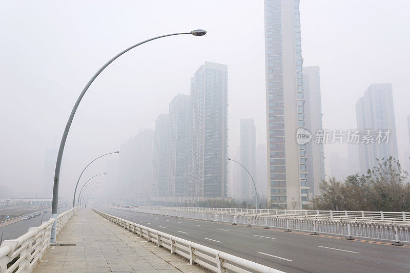 城市在一个严重的雾霾天气