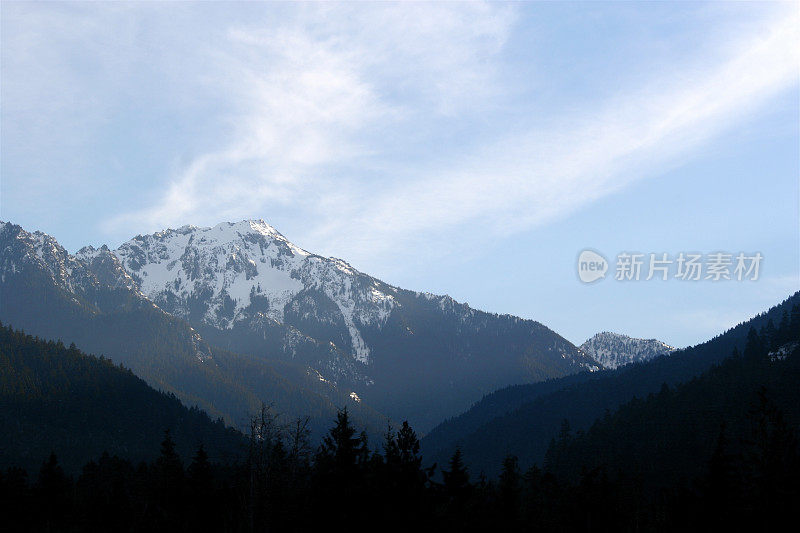 奥林匹克国家公园的雪山