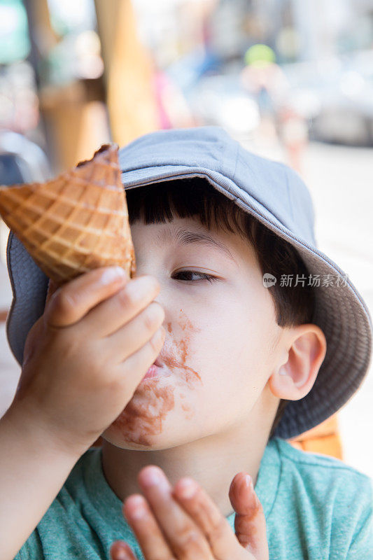 吃冰淇淋