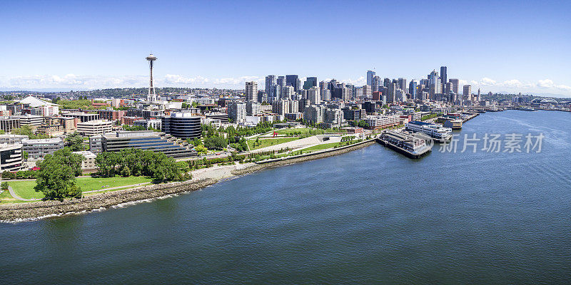 西雅图，华盛顿海滨的全景直升机在阳光明媚的夏天与天际线的建筑物