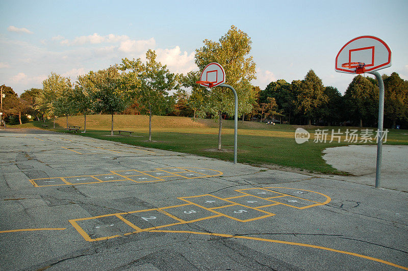 校外学校篮球场
