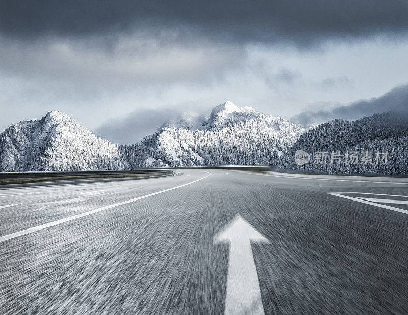 加拿大育空雪山公路模糊运动