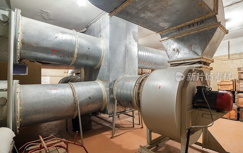 地下防空洞配备供几千人使用的工业通风系统