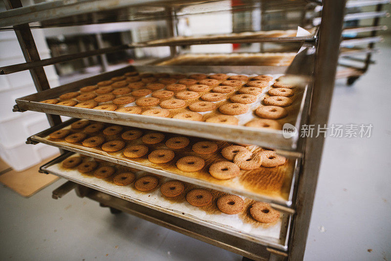 饼干工厂，食品工业。制造。饼干的生产。