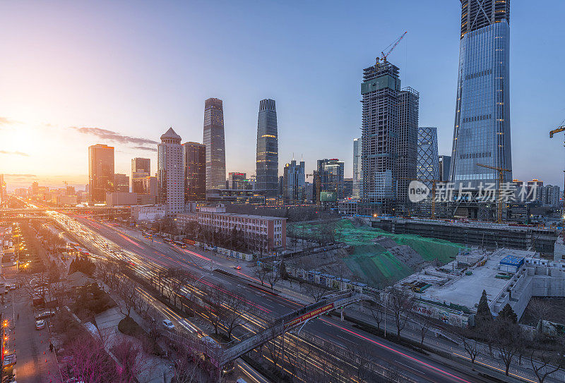 中国北京cbd正在建设的高层建筑和起重机