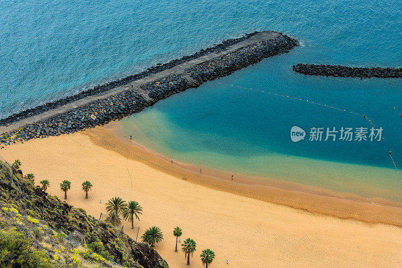 美丽的海滩在加那利岛，拉斯特雷西塔斯，特内里费，西班牙