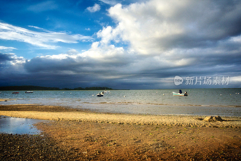 夏天的场景，沿着海岸线的船，科德角，新英格兰，美国