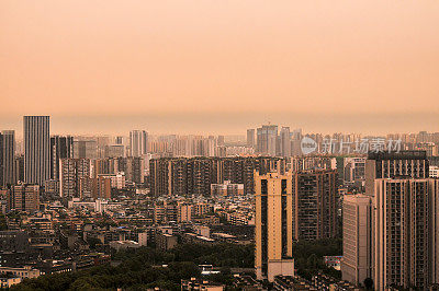 城市天际线在日出，成都，中国