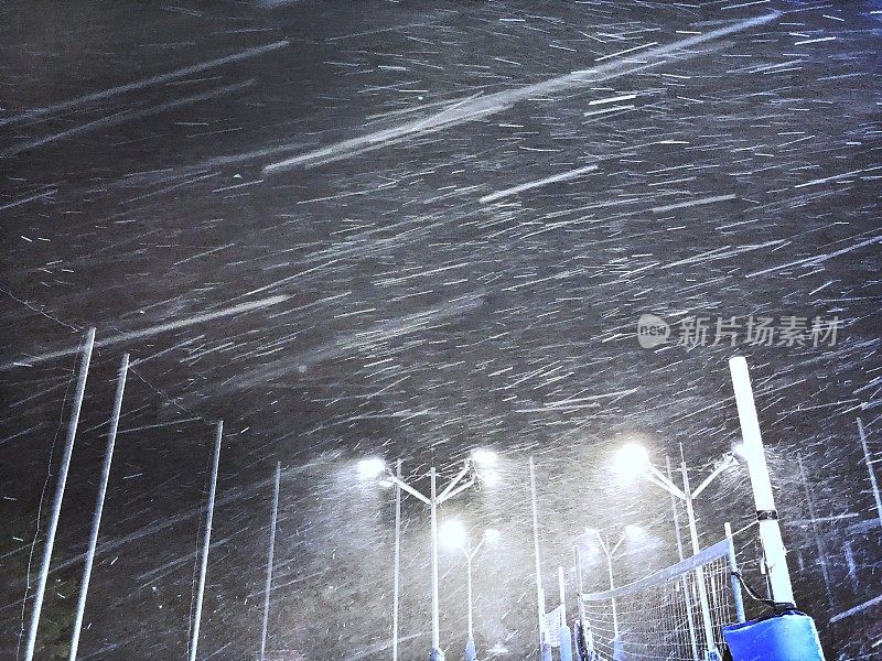 夜间暴雪