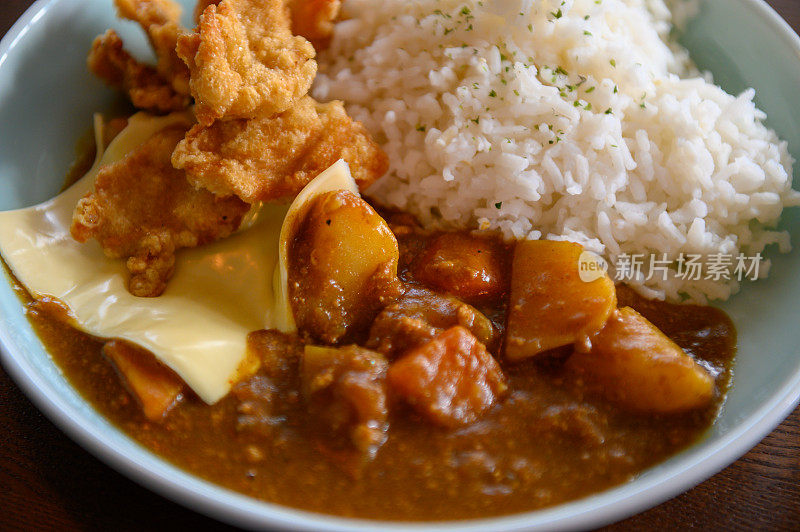 日式咖喱鸡饭配芝士