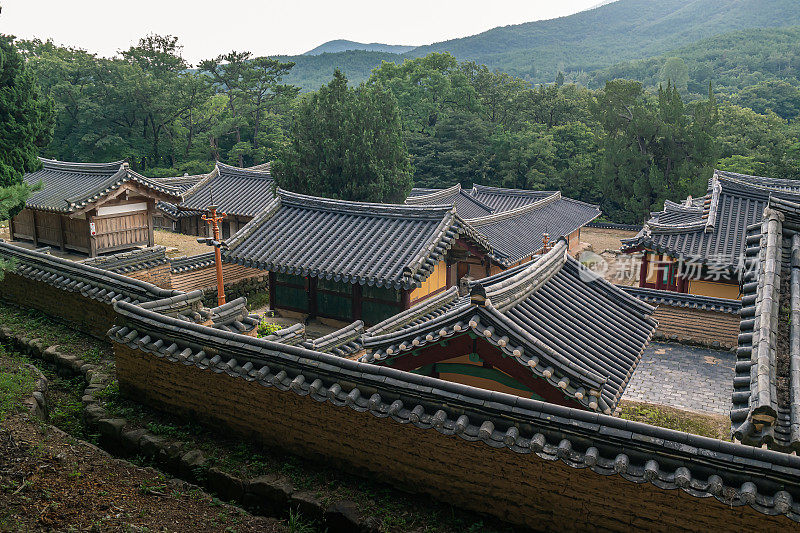 位于韩国庆州的世界遗产地玉山学院景区，摄于此山。