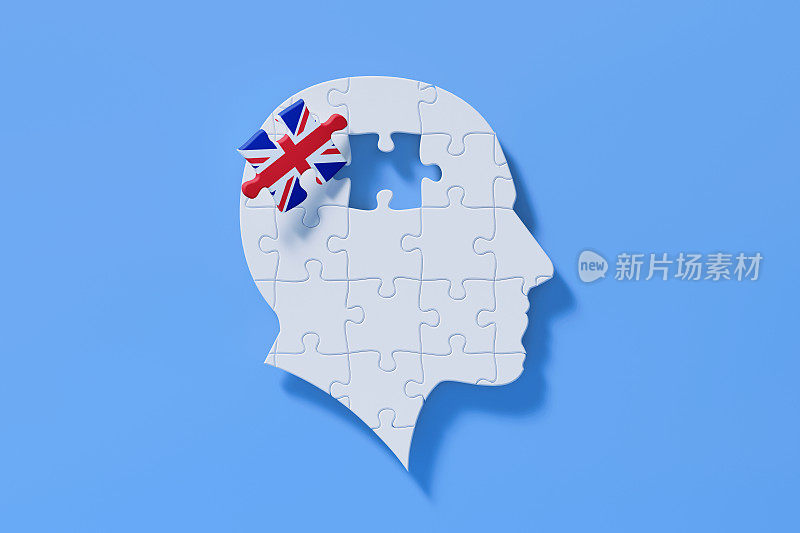 英语学习概念-在蓝色背景上形成一个人的头部形状的白色拼图