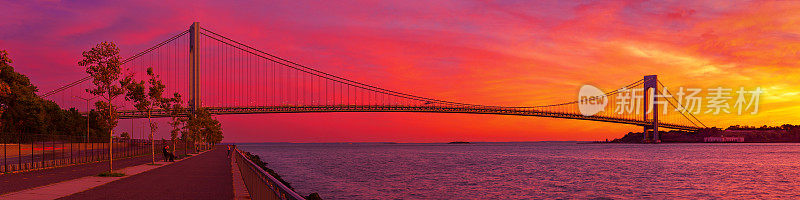 维拉萨诺-纳罗斯大桥、海滨大道、贝尔特公园大道和纽约港壮观的日落，纽约市，美国。