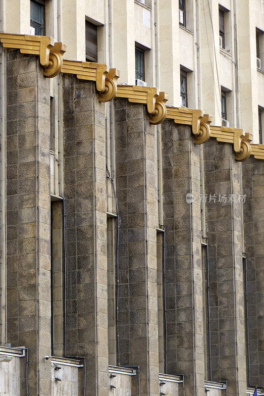 布加勒斯特旧议会大厦的圆柱细节