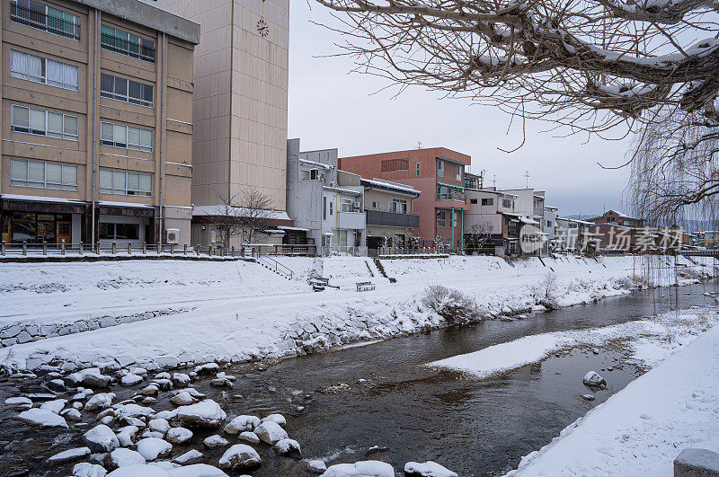 日本高山市的雪村