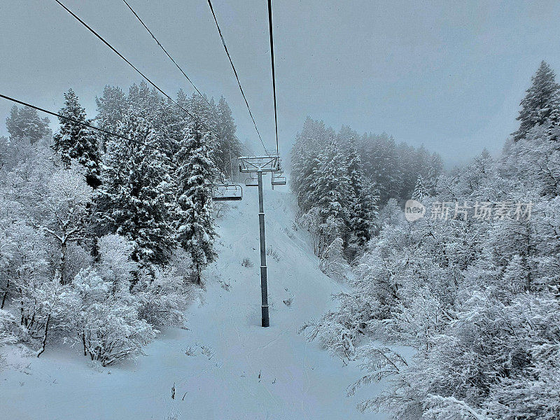 深粉日在北欧山谷滑雪胜地，犹他州。