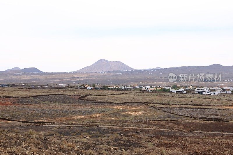 西班牙加那利群岛富埃特文图拉，卡尔德隆洪多火山东侧的景色