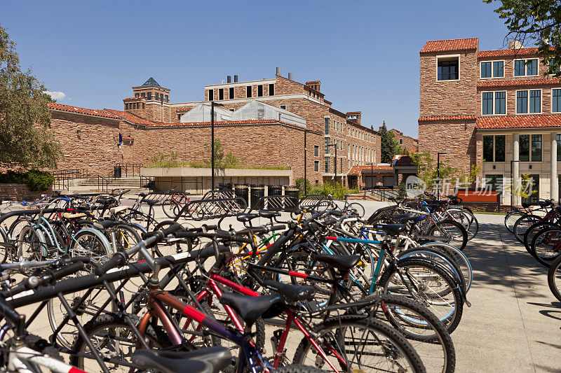 学院内的自行车停放处