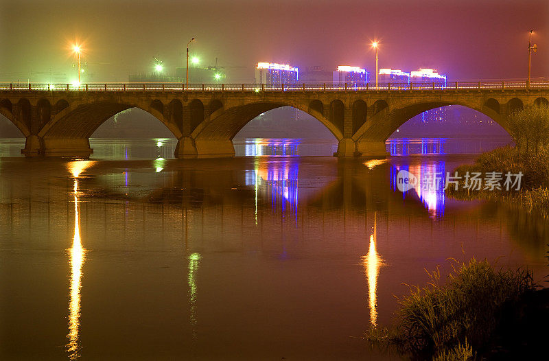 中国辽宁省浑河夜景桥