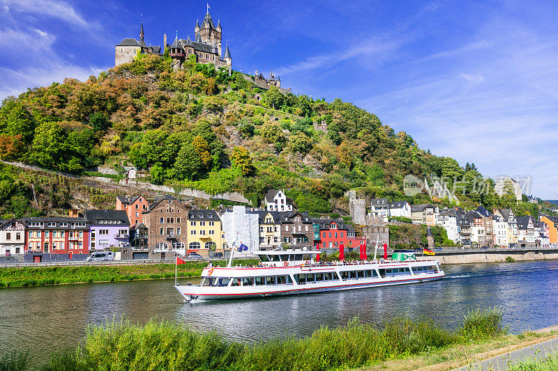 浪漫的河巡游在莱茵-中世纪的科赫姆镇。德国