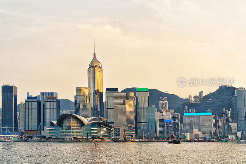 香港的小舢板和维多利亚港