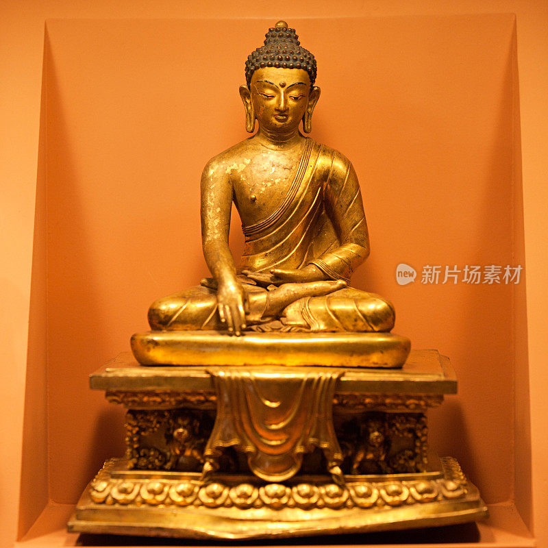 帕坦博物馆内的历史佛像。尼泊尔