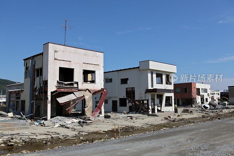 地震袭击了日本的建筑物