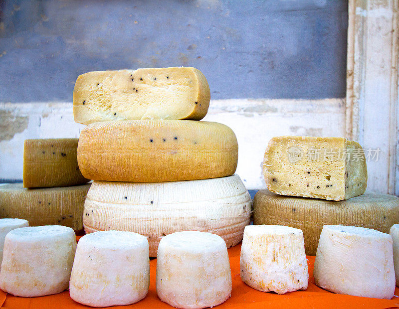 西西里奶酪配蓝白墙，意大利