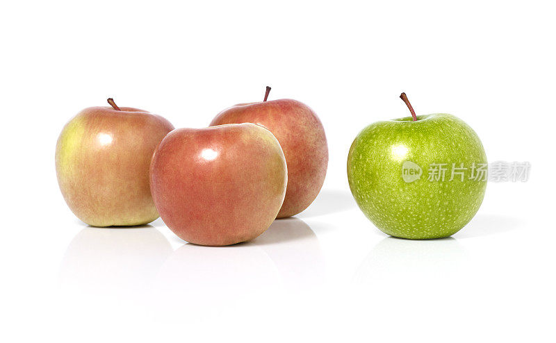 三个红苹果，一个绿苹果，背景是白色