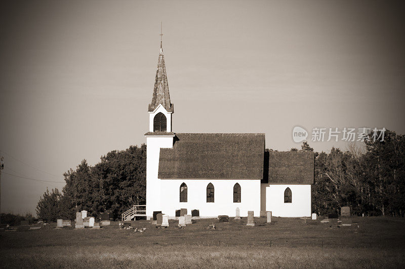 有百年历史的黑白教堂
