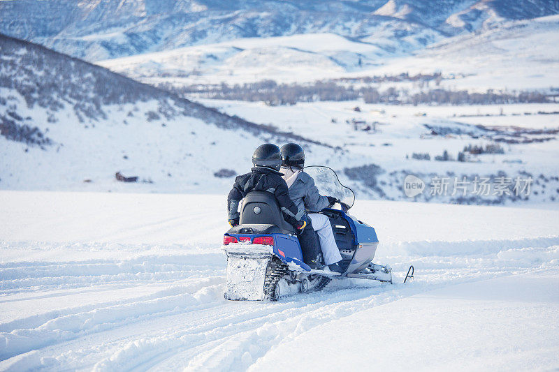 在科罗拉多州的雪地