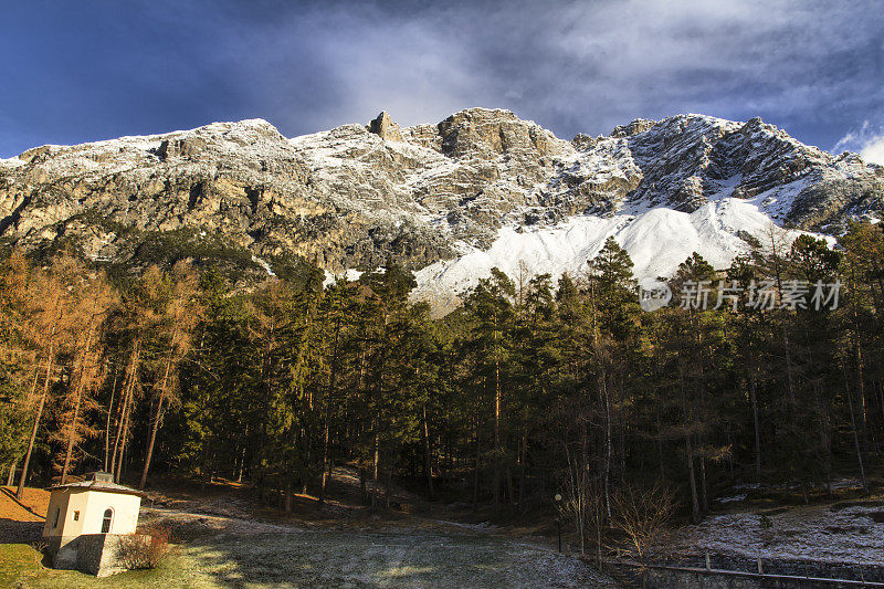 Bormio(意大利)-第一场雪的季节全景