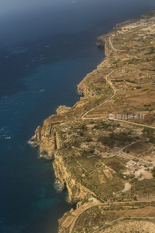 鸟瞰马耳他悬崖
