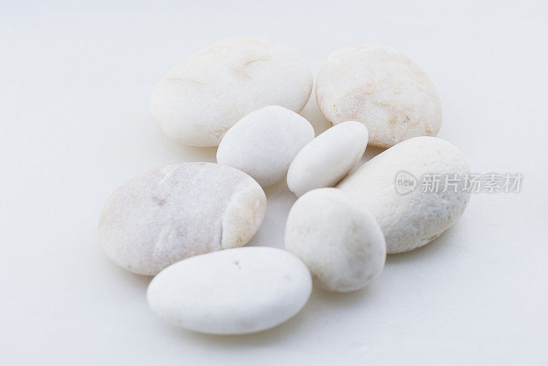 白色round-oval石头
