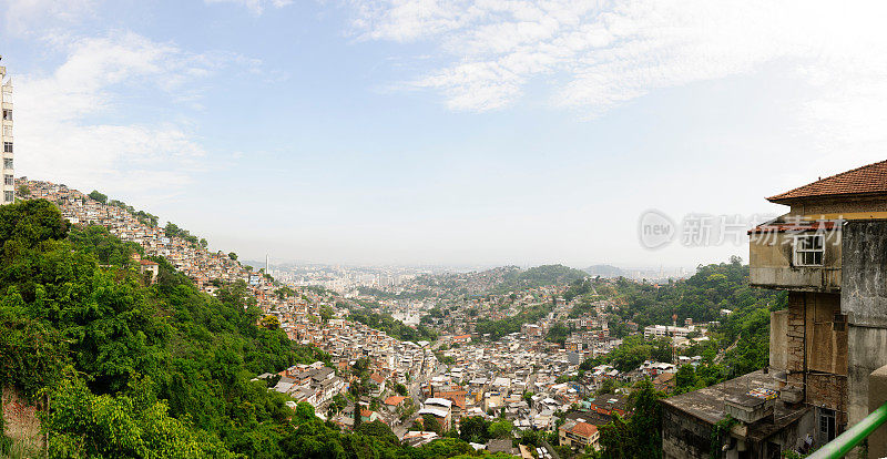 对贫民窟圣玛尔塔，里约热内卢的全景视图