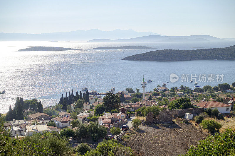 Ildırı是爱琴海沿岸一个风景如画的海边村庄，属于土耳其İzmir省Çeşme行政区，面对着Chios