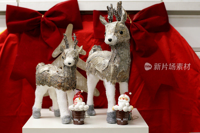 鹿和圣诞老人的装饰品