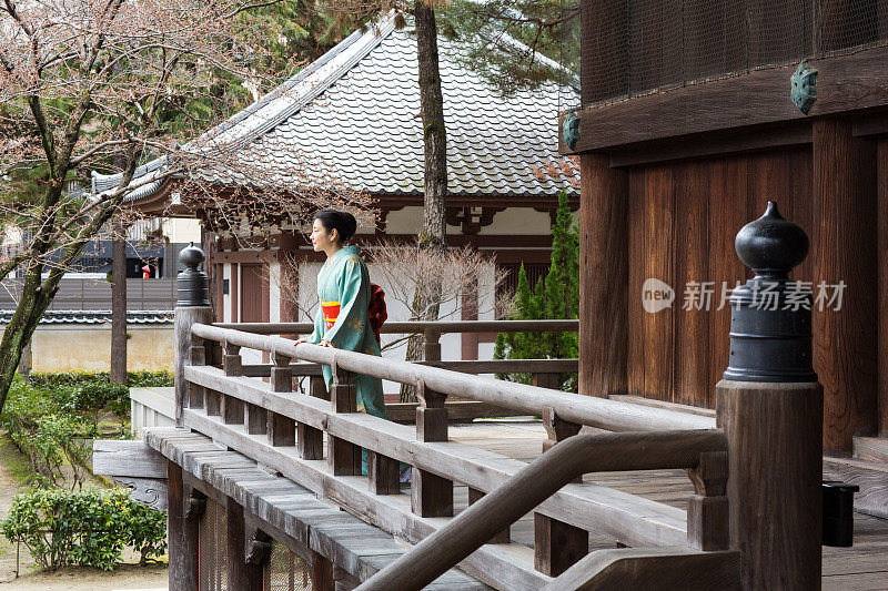 百库曼本千寺的和服女士